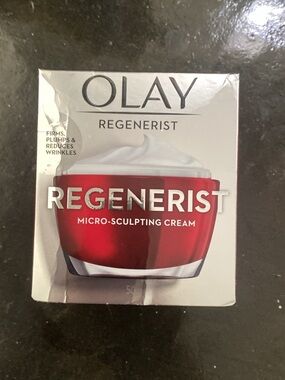 OLAY Regenerist Micro-Sculpting Cream - Red and White Jar